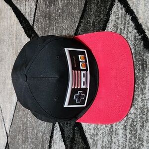 NINTENDO ENTERTAINMENT SYSTEM 2018 FLAT-BILL BLACK & RED SNAP-BACK HAT CAP